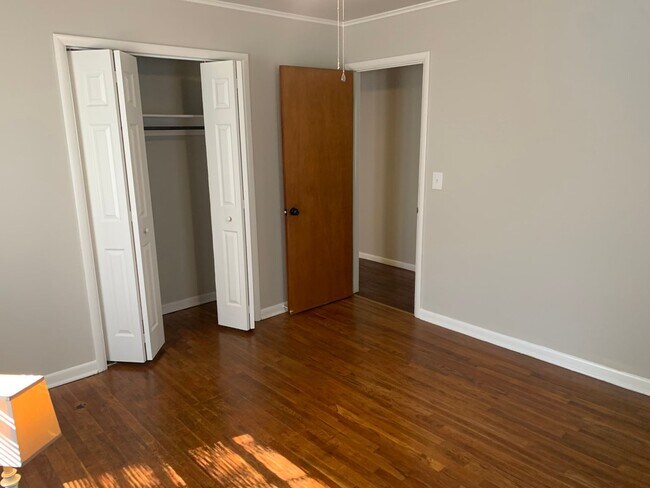 Foto del edificio - 805 N Hall Ave