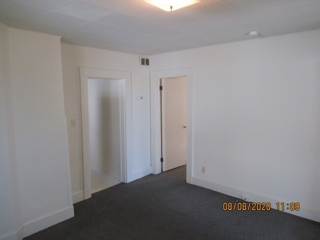 Foto del edificio - 419 E 12th St