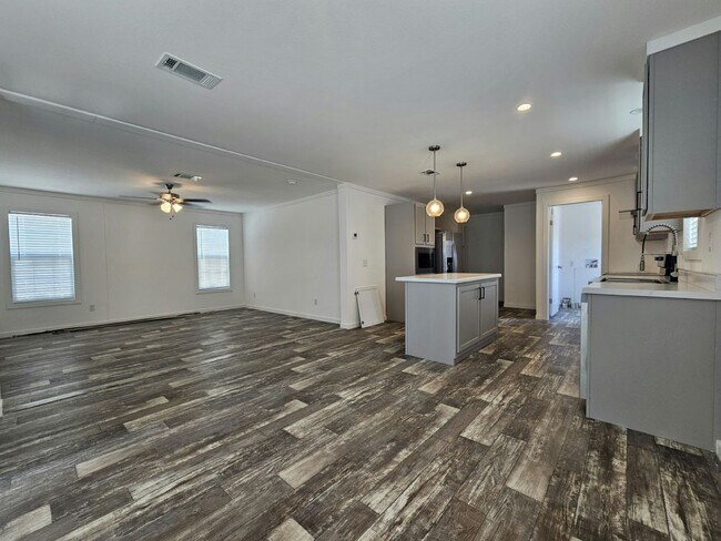 Foto del edificio - 6710 Hidden Oaks Dr