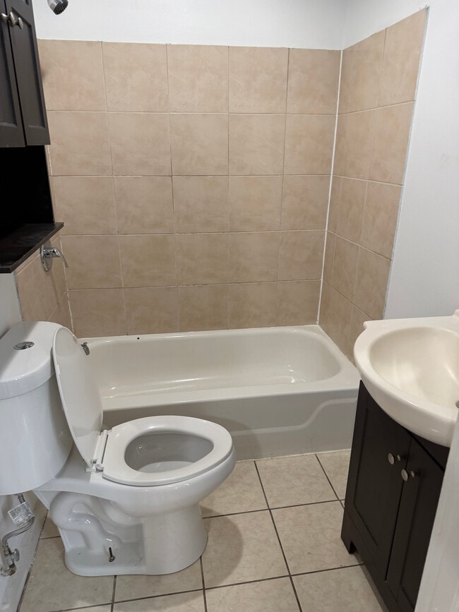 Building Photo - 39 Vinton St