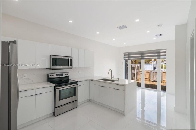 Foto del edificio - 685 NE 21st Ave