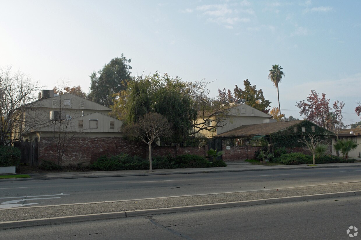 Building Photo - 428 E Shields Ave