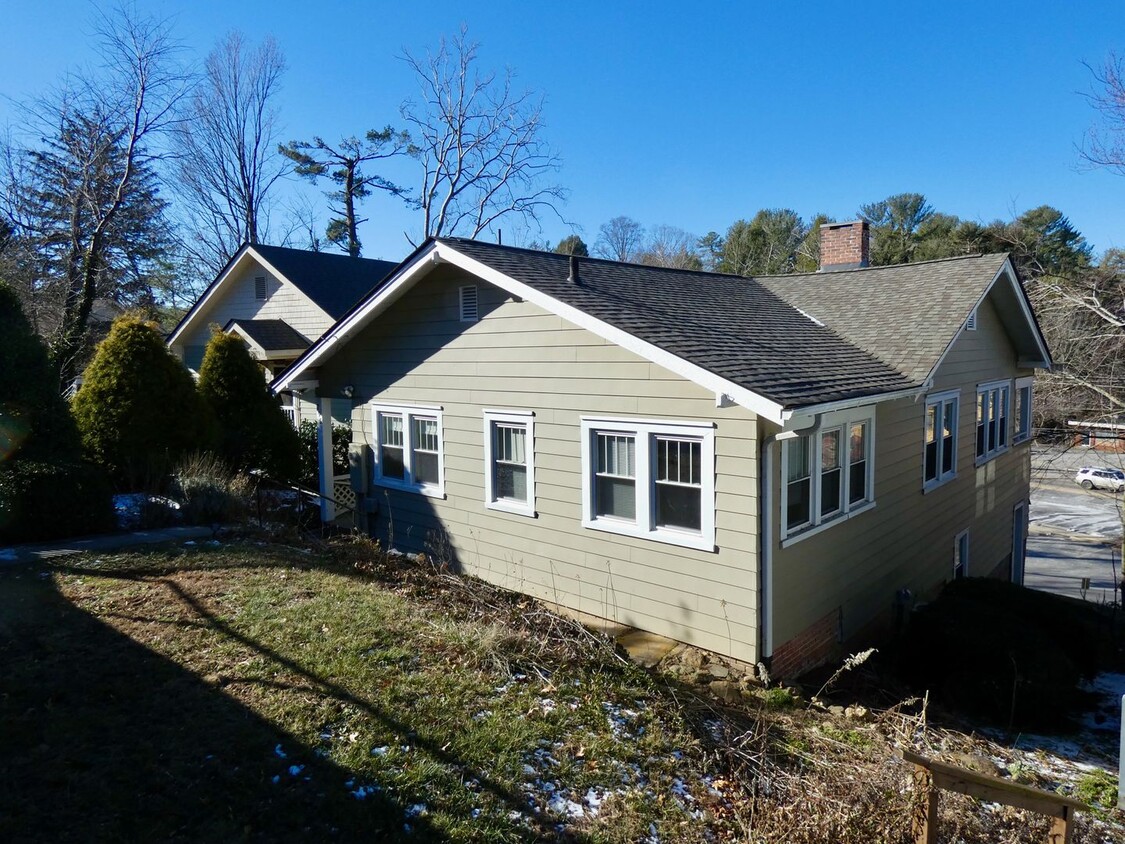 Foto principal - 1920s Craftsman Bungalow in Norwood Park -...