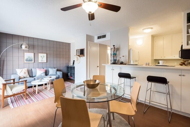 Foto del edificio - 3212 Red River St