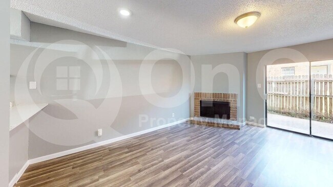 Foto del edificio - 8108 Foxfire Ln