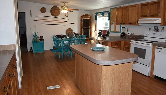 Building Photo - 481 Enchanted Forest Loop