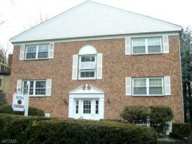 Building Photo - 48 Elm St