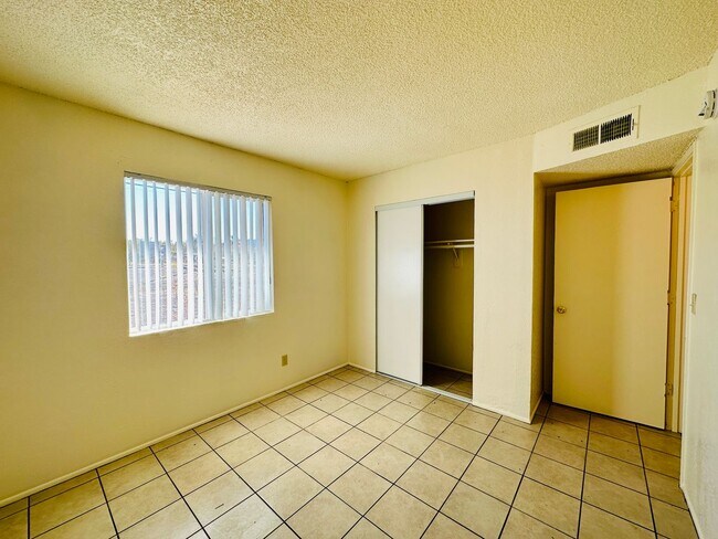 Building Photo - 1672 W San Juan Trl