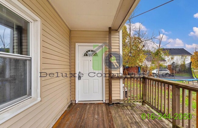 Building Photo - 3 Bed 1 Bath Home Move In Ready