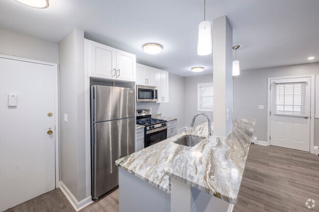 2BR, 1BA - 732SF - Kitchen - Renaissance Hills