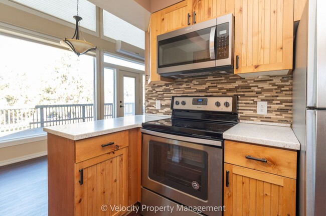 Building Photo - Chalet Style Home on the Canal in Bend!