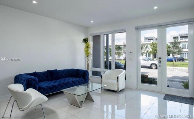 Foto del edificio - 6331 N W 104th path