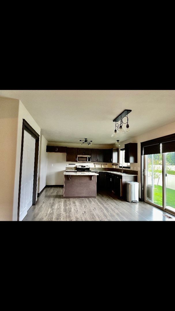 Building Photo - Modern Comfort in the Heart of Coeur d’Alene!