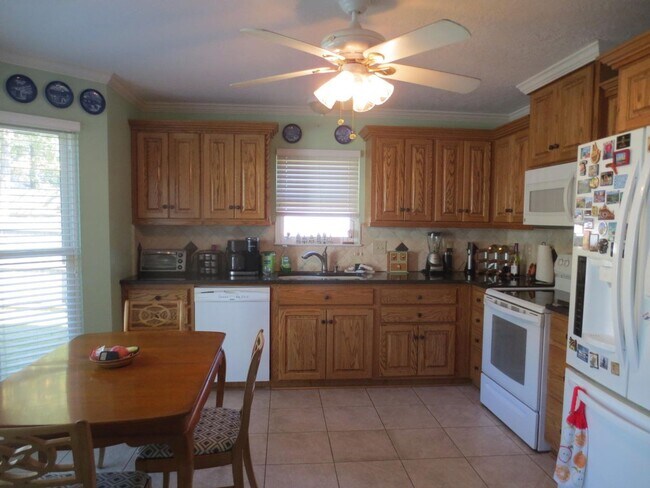 Foto del edificio - 1318 Maple Leaf Ct