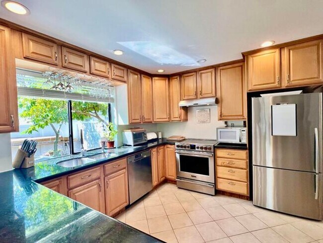 Building Photo - 5570 SW 9th Ct