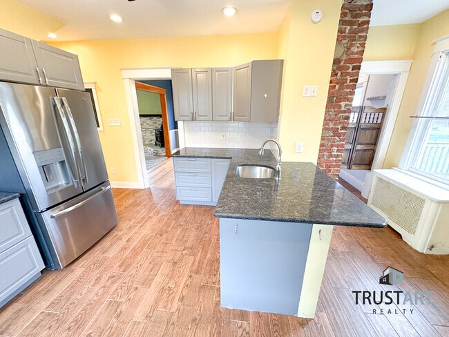 Foto del edificio - 4 Bedroom house in Foxchase area of North ...