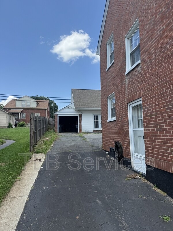 Foto del edificio - 310 Yeardley Ave