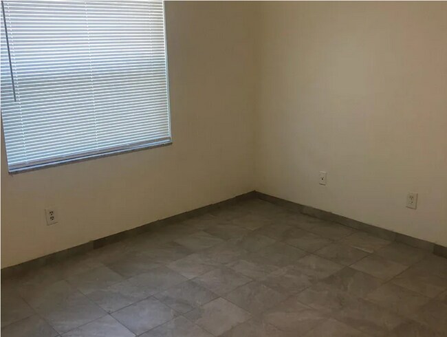 Foto del edificio - 109 Fiesta Cir