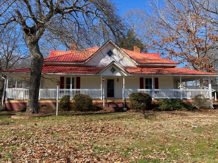 Primary Photo - Beautiful Farmhouse Home in Pelzer