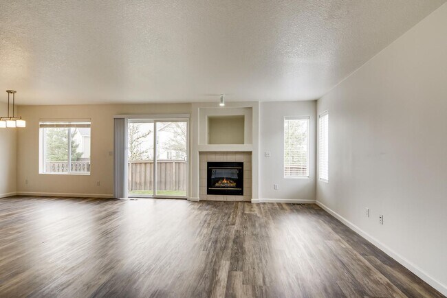 Foto del edificio - Great Single Family Home In Central Hillsb...