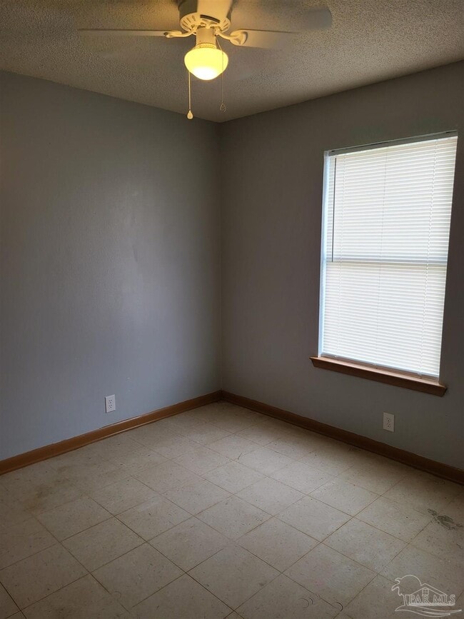 Foto del edificio - 1901 W Government St