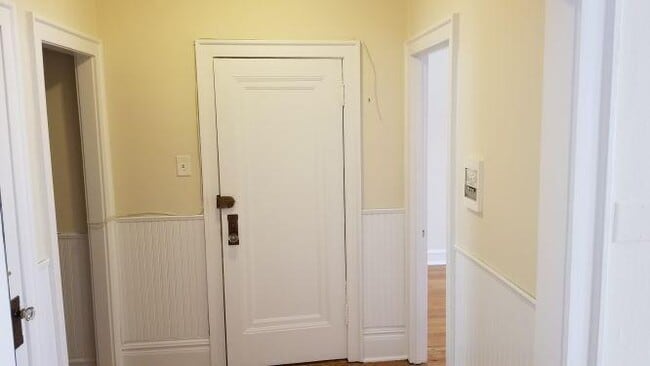 Building Photo - 222 N Oak Park Ave