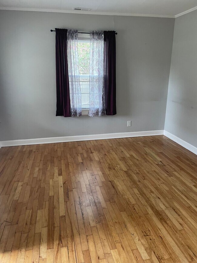 Foto del edificio - Updated 3 Bedroom Convenient to Revolution...