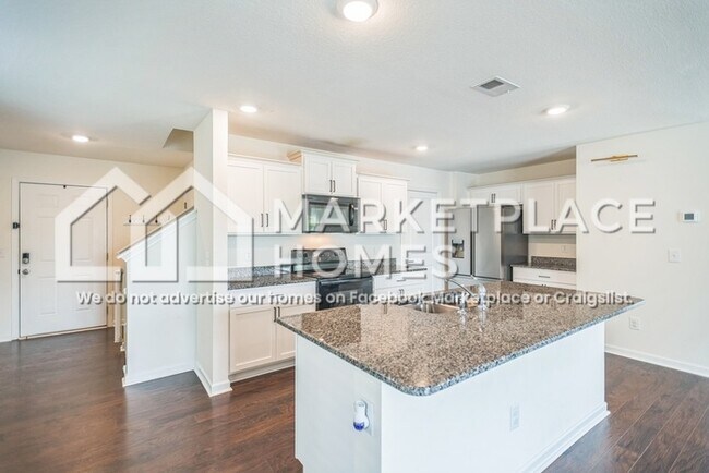 Foto del edificio - 495 Cox Hollow Rd