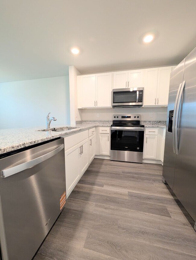 Building Photo - NEW End Unit Townhouse Available for Rent - Conway, South Carolina