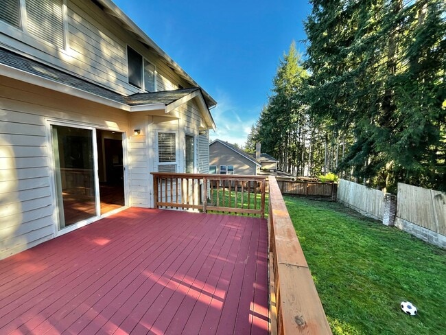 Building Photo - 4 Bedroom Silverdale Home Close to EVERYTHING!