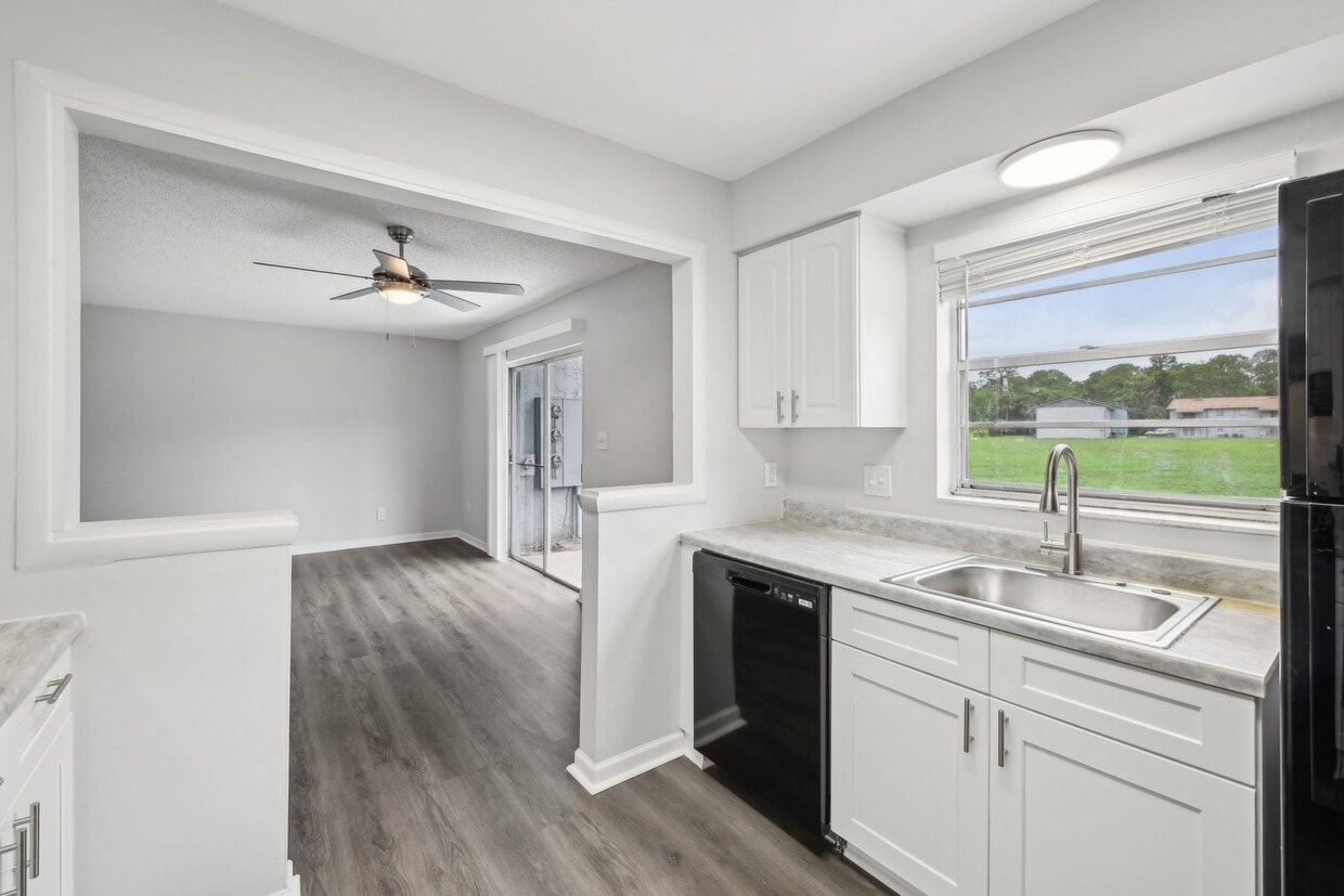 Primary Photo - Roselea Apartments