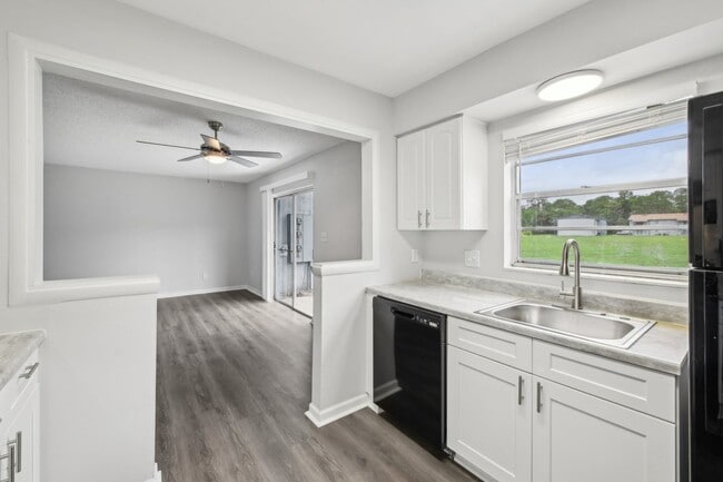 Building Photo - Roselea Manor Apartments