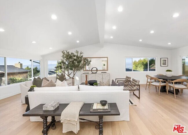 Foto del edificio - 3852 Sherview Dr