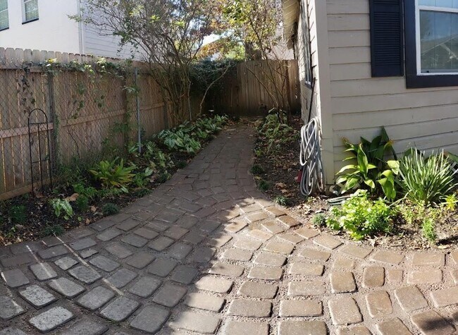 Building Photo - 907 Enid St