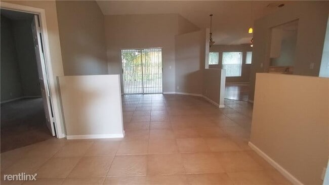 Building Photo - 3 br, 2 bath House - 5831 NW 40th Ln