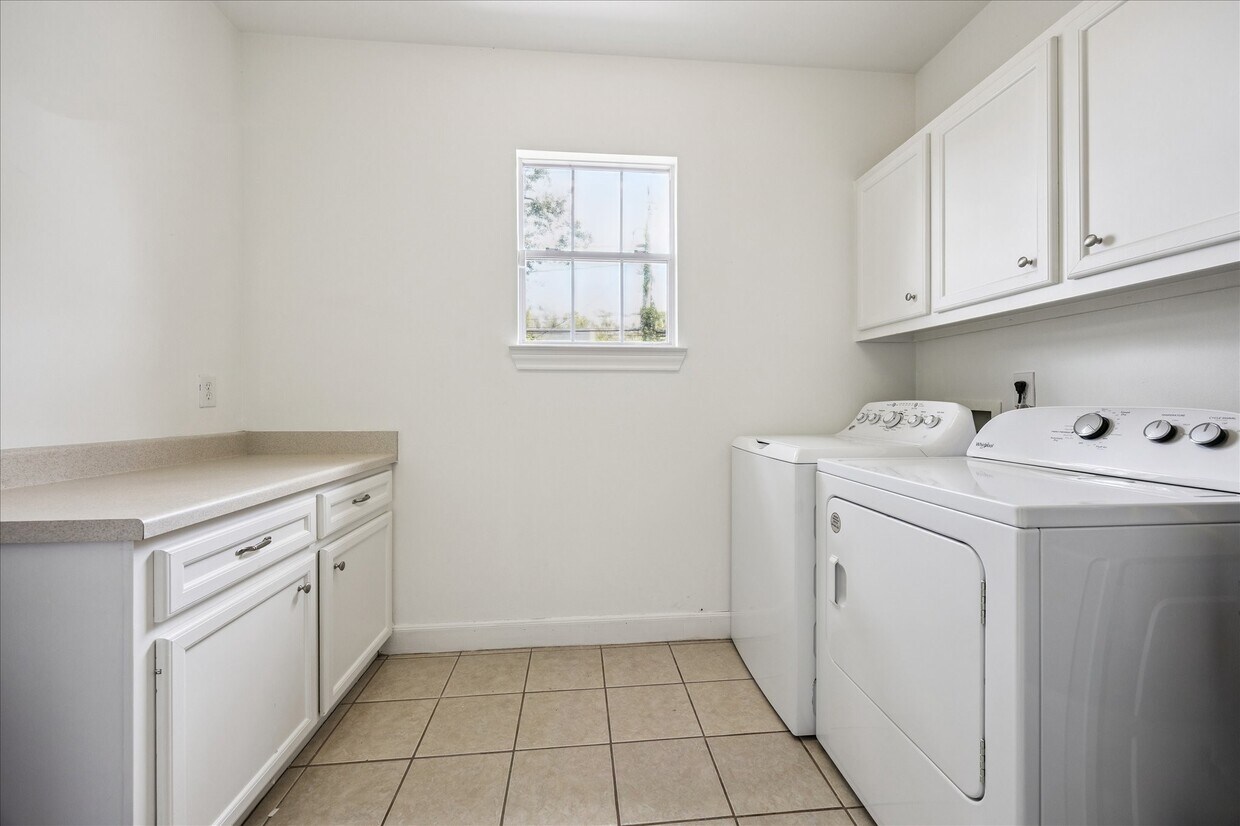 Foto del edificio - 1702 Ebony Ln