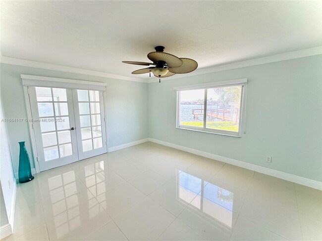 Building Photo - 231 E Lantana Rd