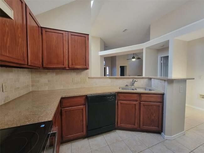 Photo - 932 Winchester Ln House