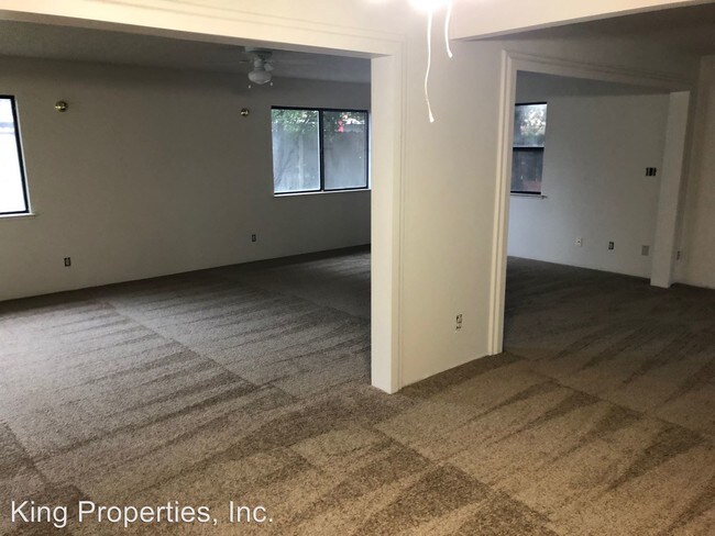 Building Photo - 4400 El Macero Dr