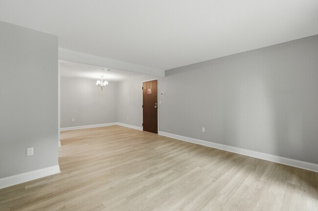 Foto del edificio - 405 Franklin Crossing Rd