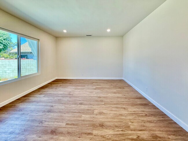 Foto del edificio - Beautifully Remodeled 3-Bed, 2-Bath Home i...