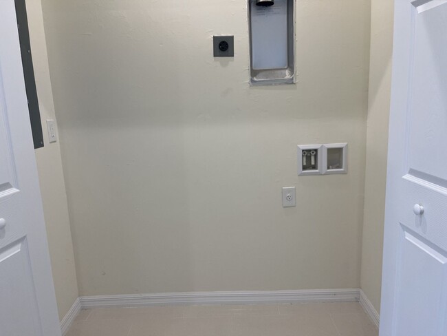 Building Photo - BRAND NEW HOME-2/2/1- GREAT LOCATION!