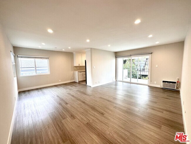 Foto del edificio - 1051 S Sherbourne Dr