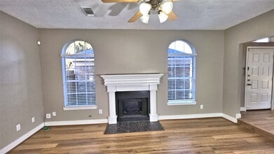 Building Photo - 5803 Cinnamon Creek Cir