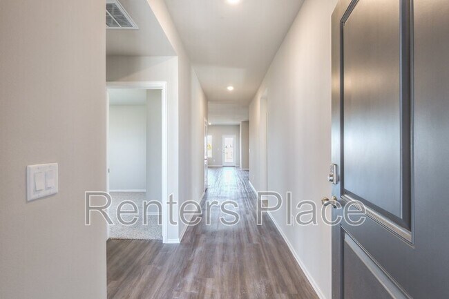 Building Photo - 14 Stonegate Dr