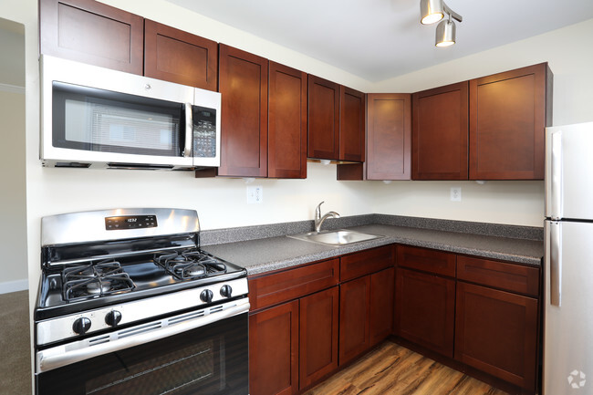 1BR, 1BA - Full Renovation 737 SF - Washington Square