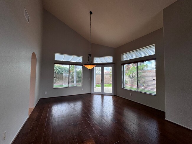 Building Photo - Murrieta 4 bedroom with massive garage ava...