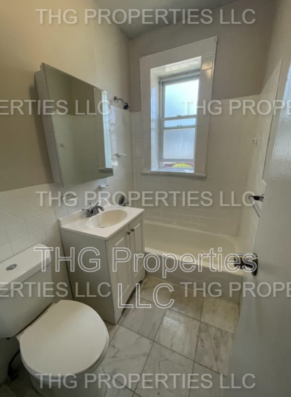 Building Photo - 671 Lincoln Ave