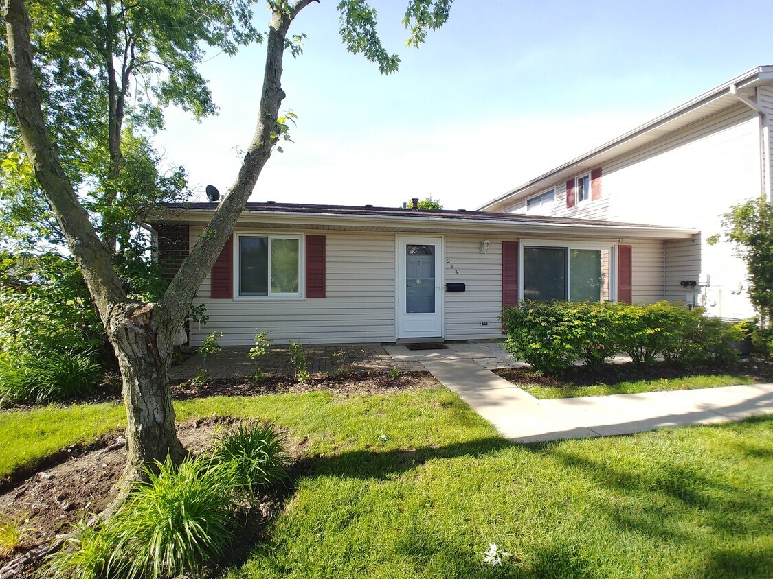 213 Barcliffe Ln Unit 213, Schaumburg, IL 60194 Condo for Rent in