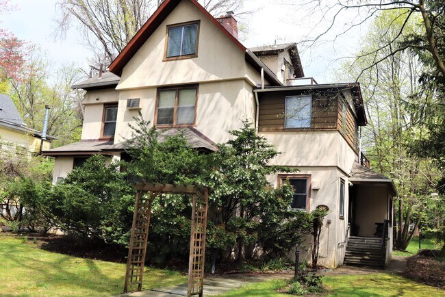 Front - 88 Watchung Ave